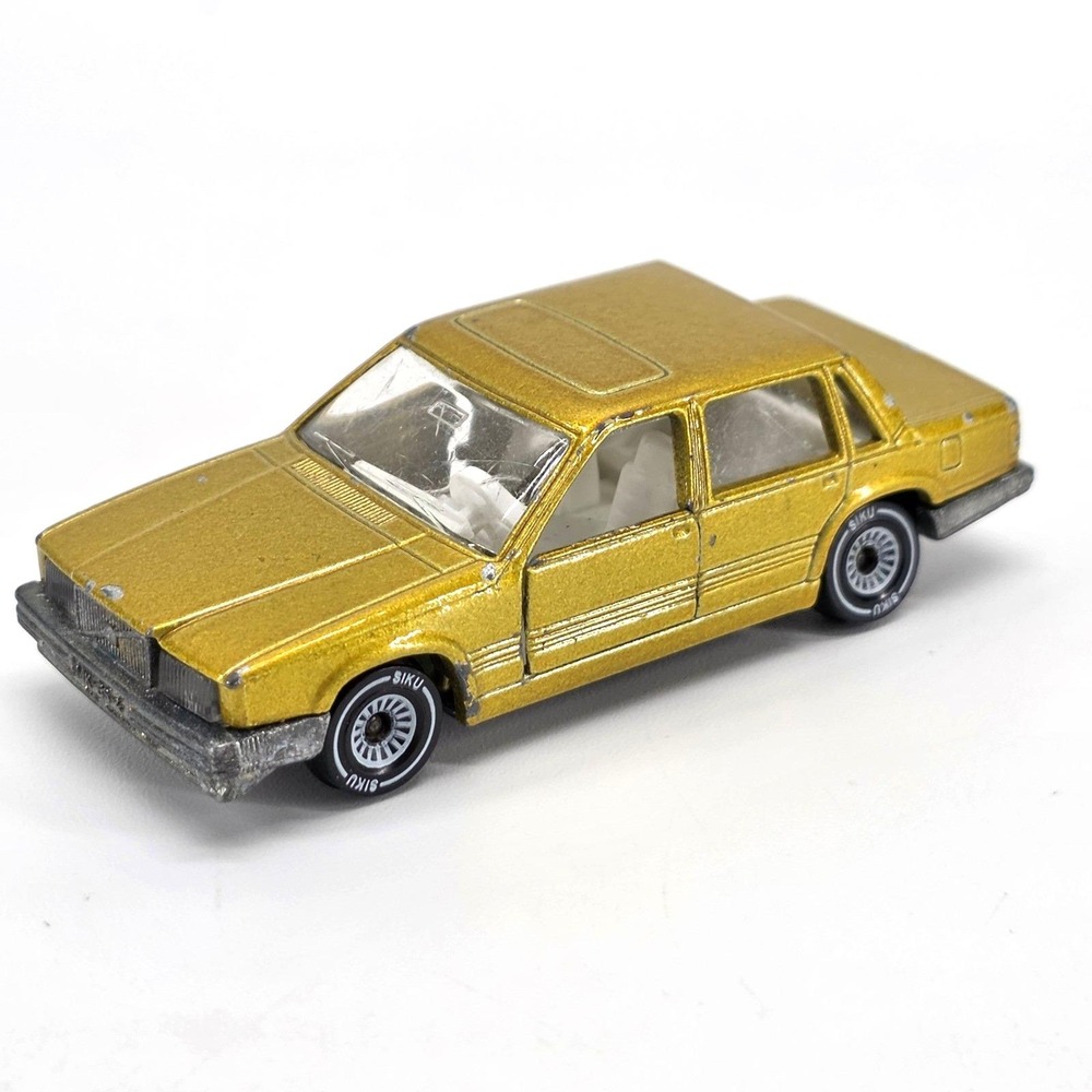 Vintage Siku Gold Metallic Volvo 760 GLE 1065 W. Germany Diecast Model Car